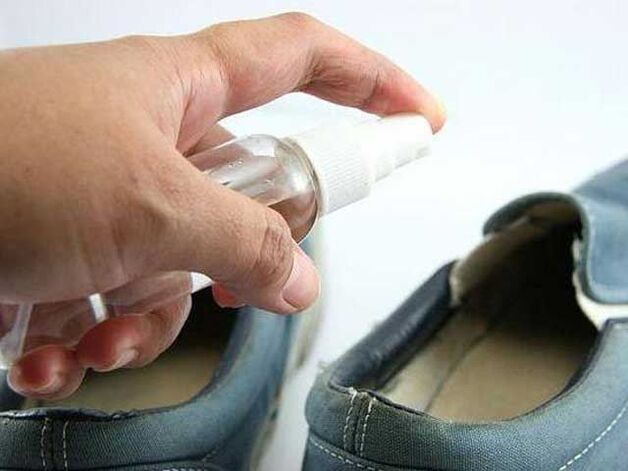 Shoe fungus treatment